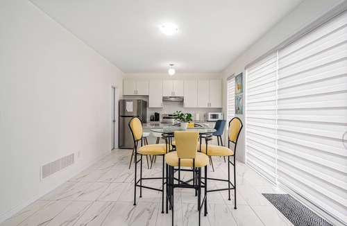 Wasaga Beach House | Quiet and comfy place to stay/4 bedrooms