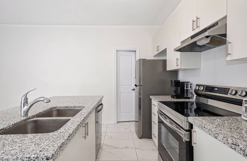 Wasaga Beach House | Quiet and comfy place to stay/4 bedrooms
