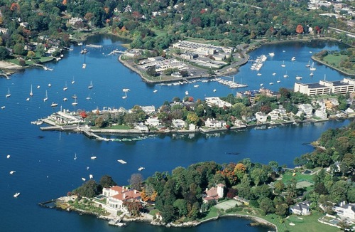 Greenwich House | Quiet and Convenient Downtown Greenwich Studio, Full Private Bathroom