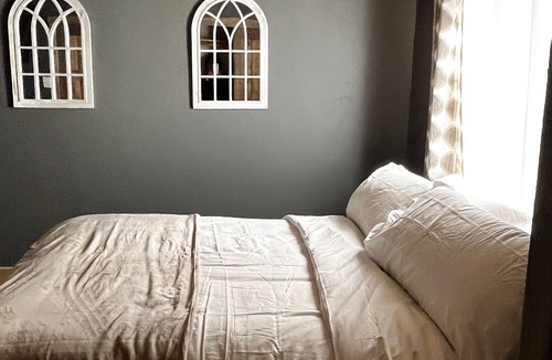Taos House | Quiet and cozy country home with mountain views in every direction. Sleeps 6