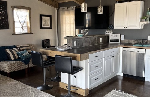 Taos House | Quiet and cozy country home with mountain views in every direction. Sleeps 6