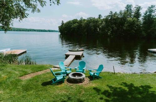 Winthrop House | Quiet and Intimate Pet Friendly Cottage Perfectly set on the Shores of Cobbossee Lake for Fishing in Winthrop, Maine