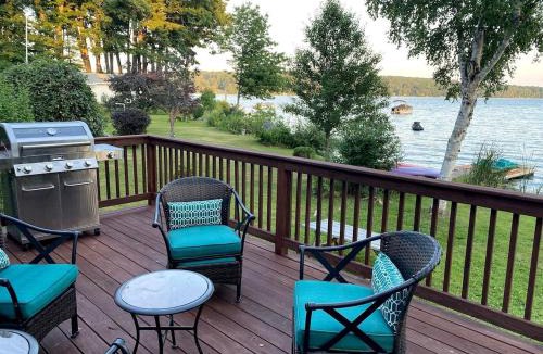 Winthrop House | Quiet and Intimate Pet Friendly Cottage Perfectly set on the Shores of Cobbossee Lake for Fishing in Winthrop, Maine
