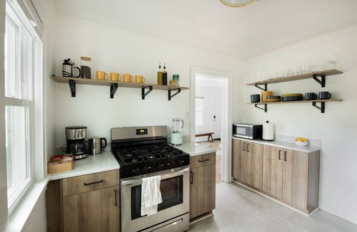 Union Park Cottage | Quiet and Modern Designed Cottage in St Paul