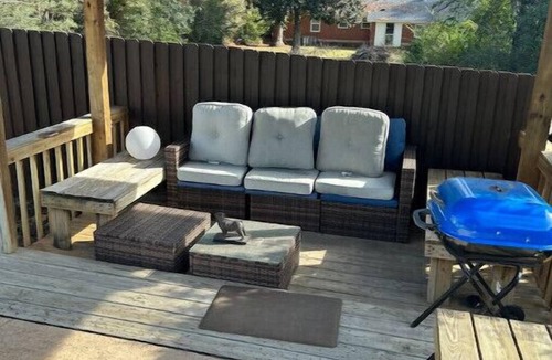 Albany House | Quiet And Private Oasis