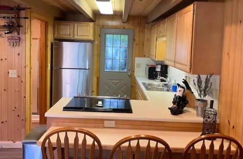 Lakeside Cabin | Quiet and Serene Cabin in the Tree's