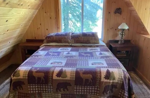 Lakeside Cabin | Quiet and Serene Cabin in the Tree's