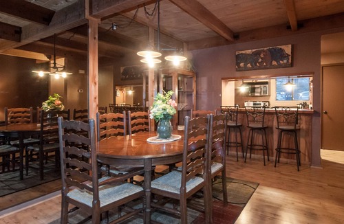 Lake Forest House | Quiet and Serene Tahoe Ski Getaway + Small Private Complex + Close to Resorts