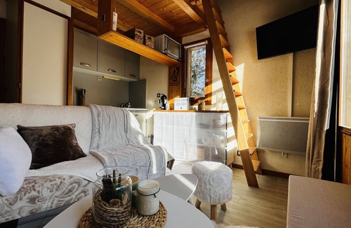 Demi-Quartier Apartment | Quiet and warm apartment