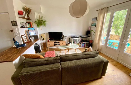 La Marne Apartment | Quiet apartment 5 minutes walk from downtown