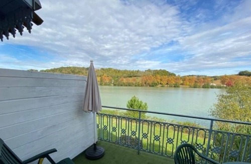 Marciac Apartment | Quiet apartment facing the lake