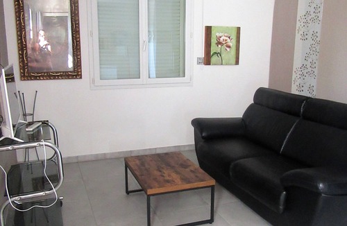 Rognac House | Quiet apartment first floor villa independent entrance