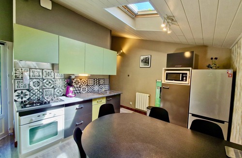 Vieille-Brioude Apartment | Quiet Apartment 50 m from a River with Private Terrace
