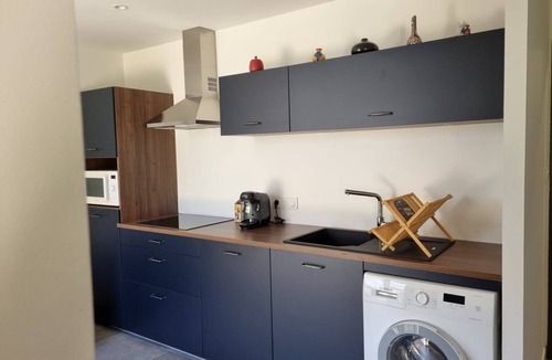 Costieres Apartment | Quiet apartment in a green setting