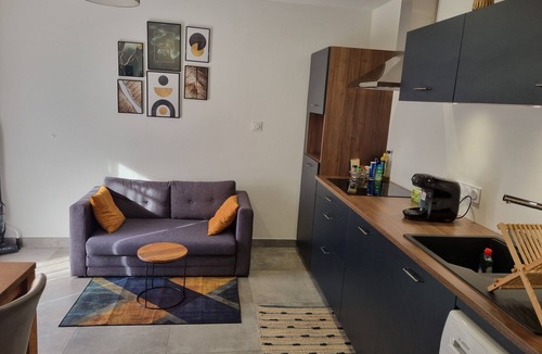 Costieres Apartment | Quiet apartment in a green setting