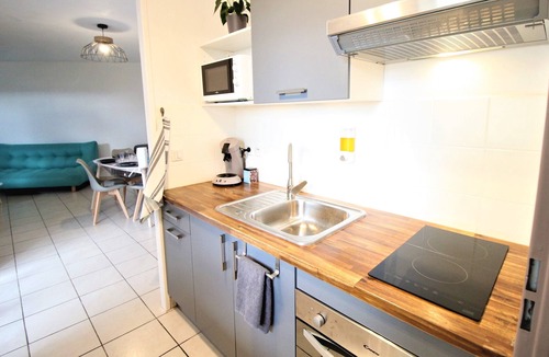 Carcassonne Apartment | Quiet Apartment, Parking, Térasse, Lift, WIFI, Coffee.