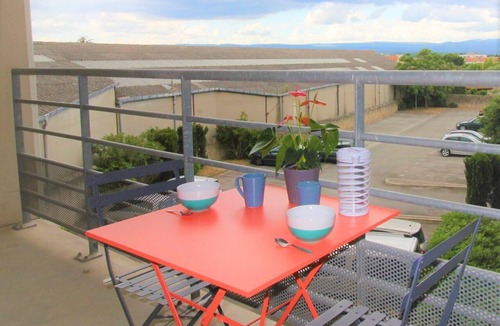 Carcassonne Apartment | Quiet Apartment, Parking, Térasse, Lift, WIFI, Coffee.