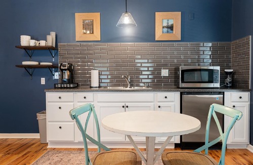 Brownsville House | Quiet Apartment