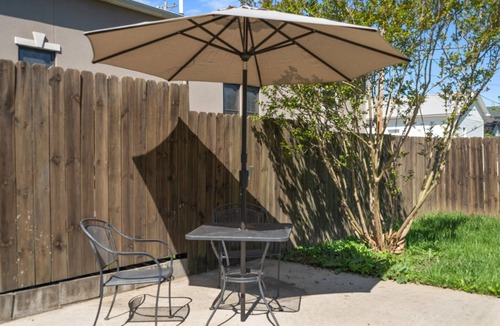 Brownsville House | Quiet Apartment