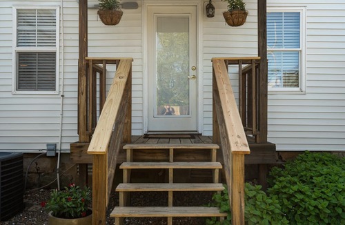 Brownsville House | Quiet Apartment