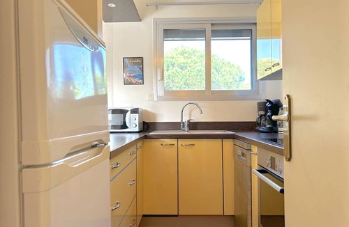 Le Lavandou Apartment | Quiet apartment with parking - 4 guests
