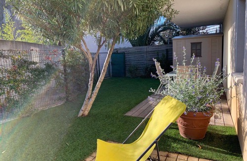 Bouzigues Apartment | Quiet apartment with air conditioning and parking in Bouzigues