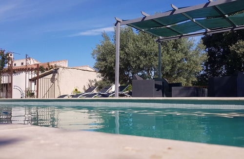 Montbazin Apartment | QUIET APARTMENT WITH POOL IN PRIVATE GROUNDS