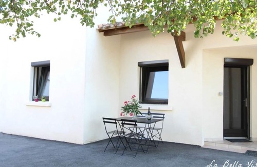 Montbazin Apartment | QUIET APARTMENT WITH POOL IN PRIVATE GROUNDS