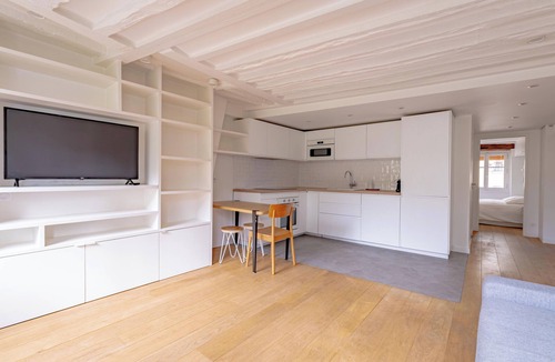 5th Arrondissement Apartment | Quiet apartment with magnificent view on rue Mouffetard