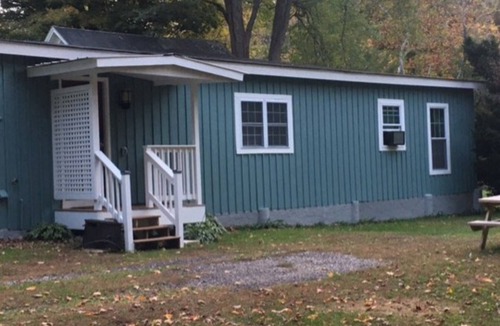 Wallingford Apartment | Quiet Apt. close to Okemo and Killington. Off Rt. 7 with private driveway.