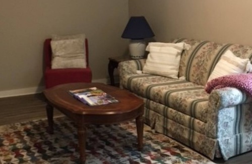 Wallingford Apartment | Quiet Apt. close to Okemo and Killington. Off Rt. 7 with private driveway.