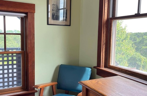 Aquinnah House | Quiet Aquinnah Escape—Private Ocean Beach Access—Kayaks—Walk to Menemsha Pond