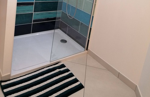 Gerbaix Villa | Quiet architect-designed house with terraces, garden and jacuzzi