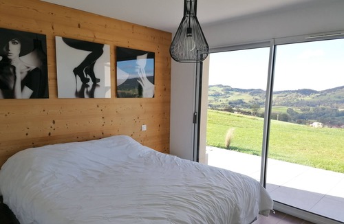 Gerbaix Villa | Quiet architect-designed house with terraces, garden and jacuzzi