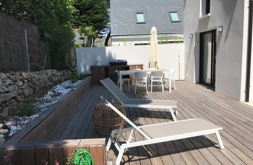 Carnac House | Quiet architect-designed villa 50m from beaches