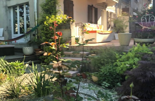 Tresserve Bed & Breakfast | Quiet artist's house with stunning lake view.