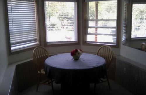 Riverview House | Quiet Back Garden View Apartment