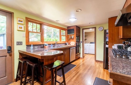 Rollingbay House | Quiet Bainbridge Retreat for 6
