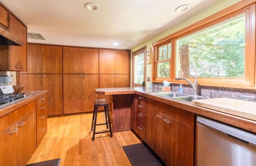 Rollingbay House | Quiet Bainbridge Retreat for 6