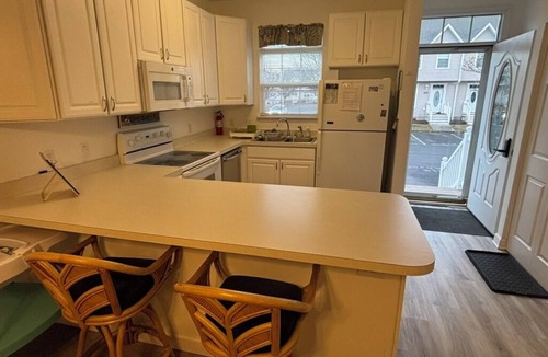 Bethany Breeze House | Quiet Bethany Beach Condo - Pool Tennis Sleeps 8 2 Miles to Beach