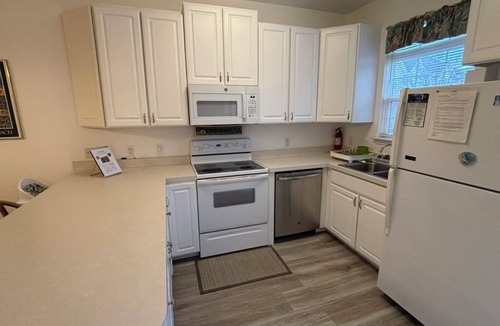 Bethany Breeze House | Quiet Bethany Beach Condo - Pool Tennis Sleeps 8 2 Miles to Beach