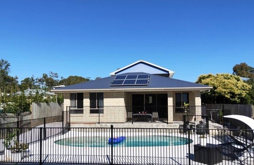 Thorneside House | Quiet, Bright and Spacious Home on Esplanade