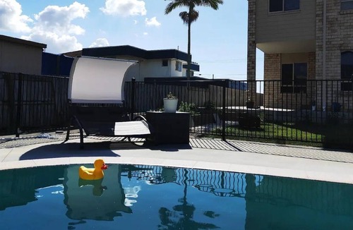 Thorneside House | Quiet, Bright and Spacious Home on Esplanade