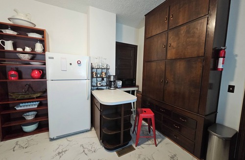 Stuart Apartment | Quiet, Bright, and Spacious Apartment in Historic District.