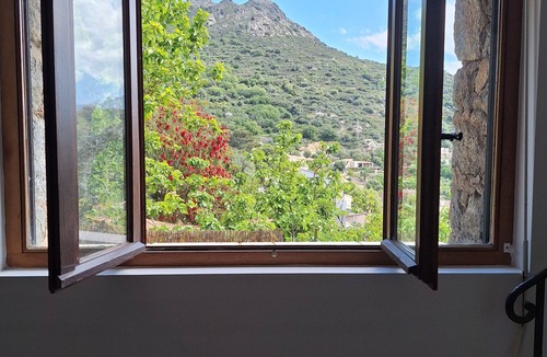 Corbara House | Quiet, bright, and spacious village house