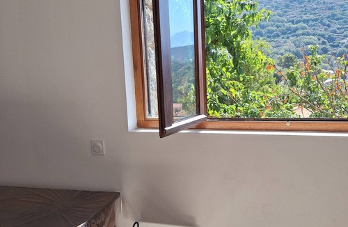 Corbara House | Quiet, bright, and spacious village house