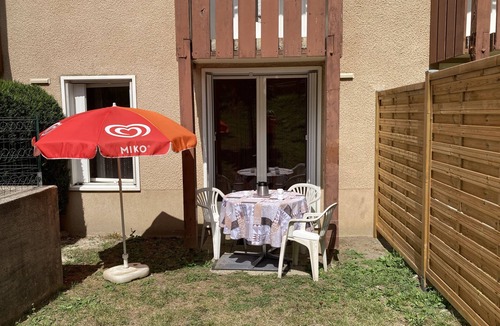 Esquieze-Sere Apartment | Quiet, bright apartment 250m from the town center!