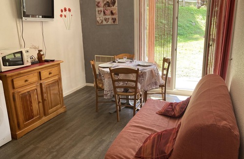 Esquieze-Sere Apartment | Quiet, bright apartment 250m from the town center!