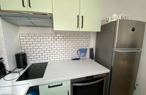 Clichy Apartment | Quiet, bright apartment near Paris