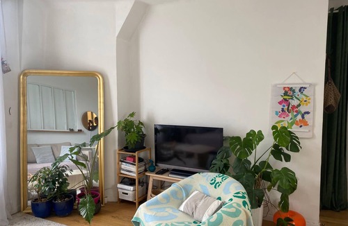 Clichy Apartment | Quiet, bright apartment near Paris